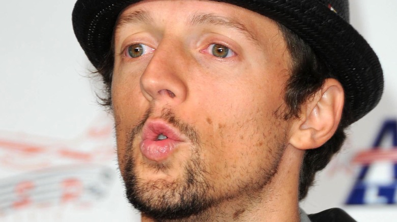 Jason Mraz pursing his lips