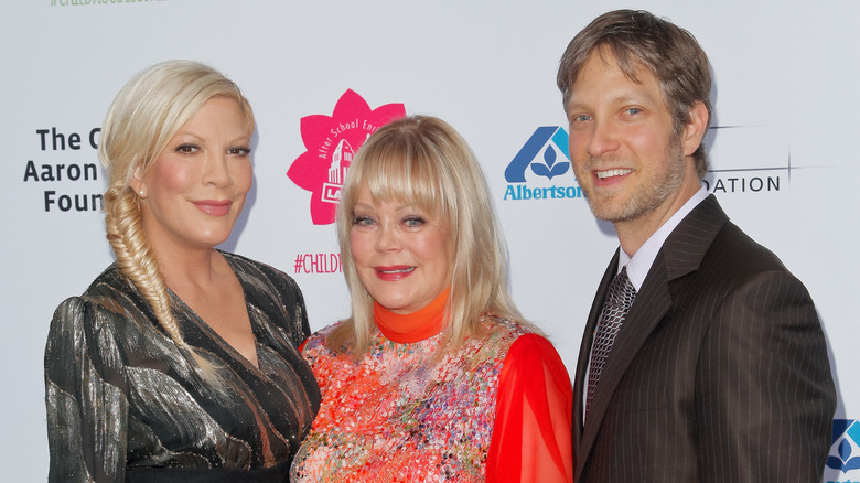 Tori, Candy, and Randy Spelling smiling