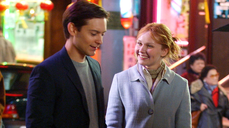 Tobey Maguire and Kirsten Dunst spiderman smart casual dress smiling