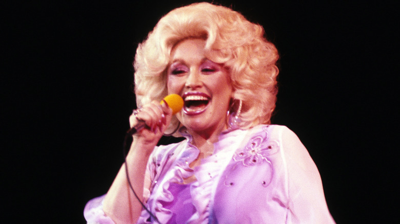 Dolly Parton performing