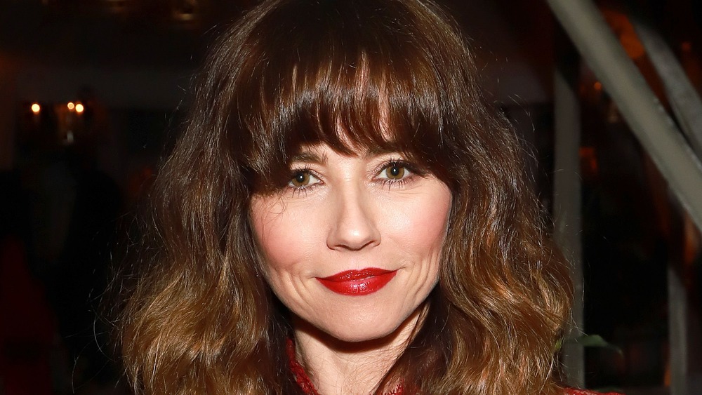 Linda Cardellini red lipstick