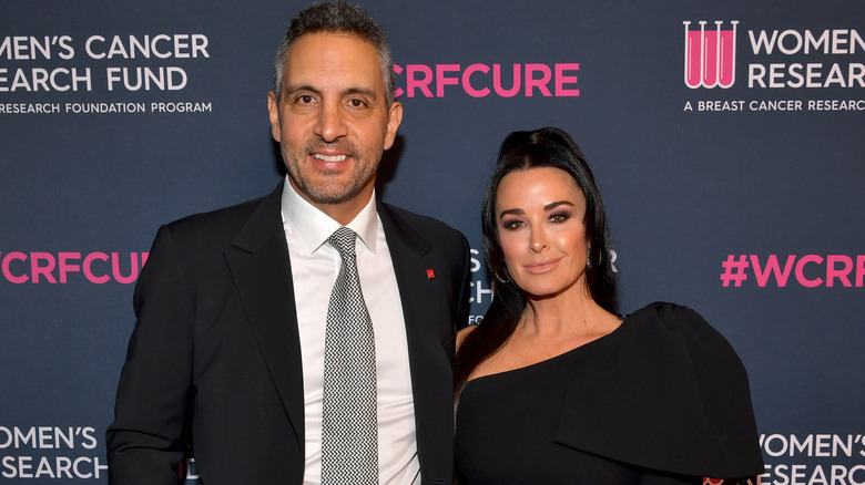 Mauricio Umansky and Kyle Richards posing