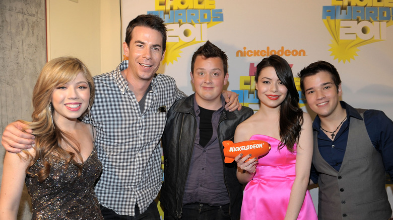 Cast of original "iCarly," smiling, holding Kids Choice Award