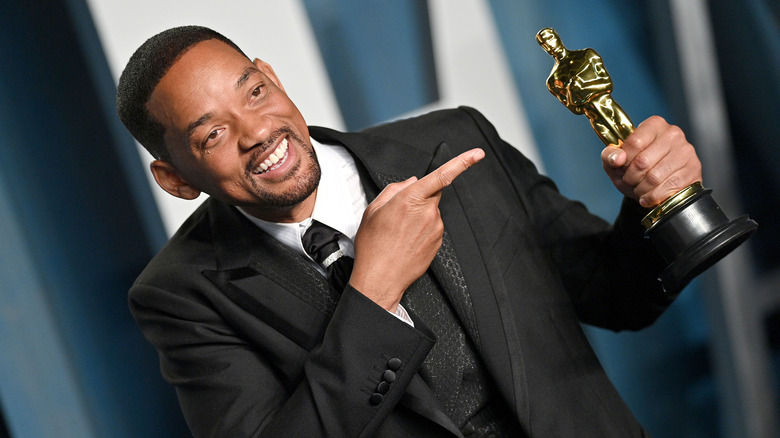 Will Smith pointing at his Oscar