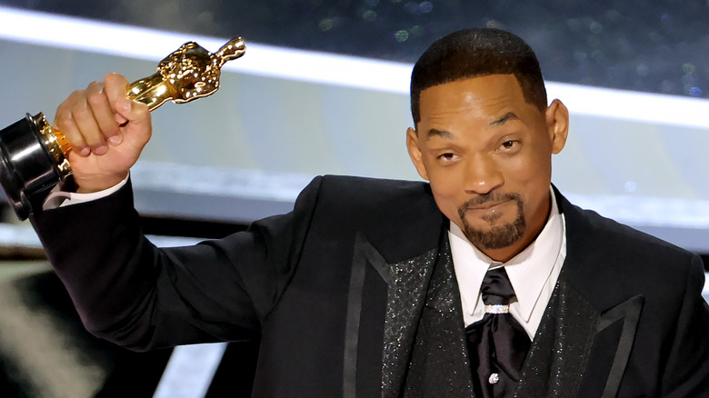 Will Smith holding Oscar