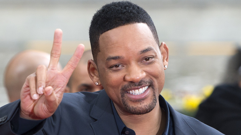 Will Smith flashing peace sign