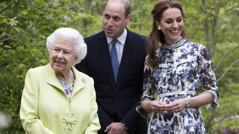 Queen Elizabeth II, Prince William, and Kate Middleton talking