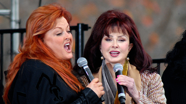 Naomi and Wynonna Judd sing 