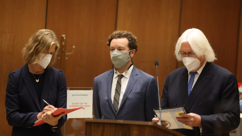 Danny Masterson wearing mask in courtroom