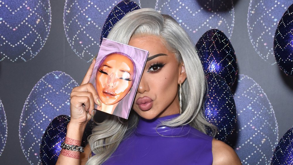 Nikita Dragun posing with a makeup pallette