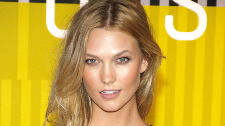  Karlie Kloss glares