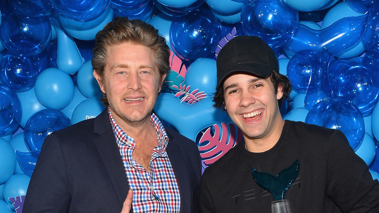 Jason Nash posing with David Dobrik 