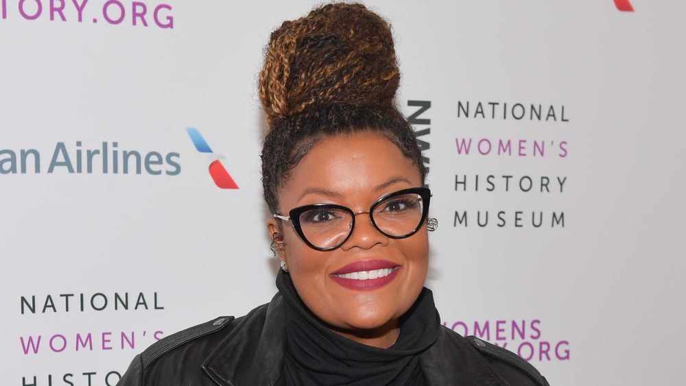 Yvette Nicole Brown wearing glasses on the red carpet