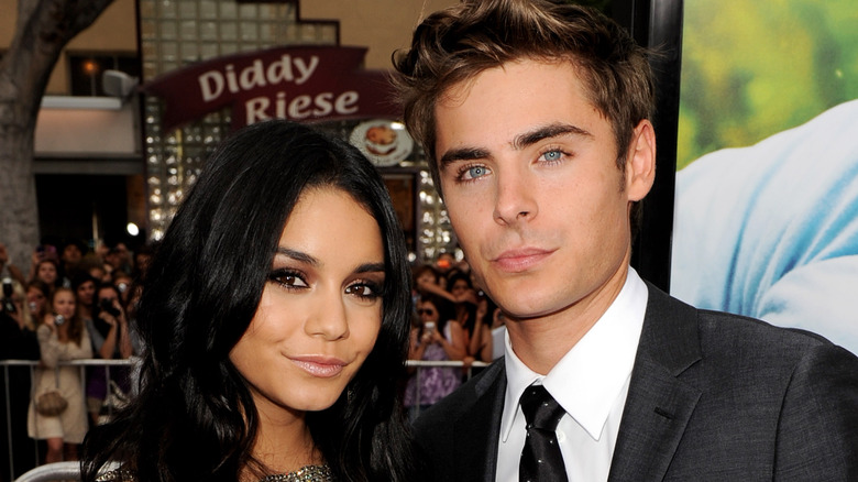 Vanessa Hudgens, Zac Efron posing