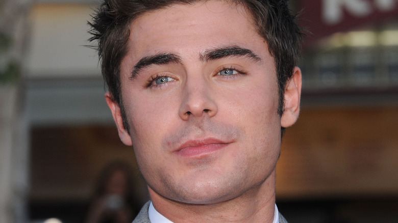 Zac Efron, posing