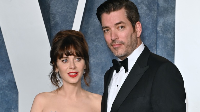 Zooey and Jonathan on the red carpet posing