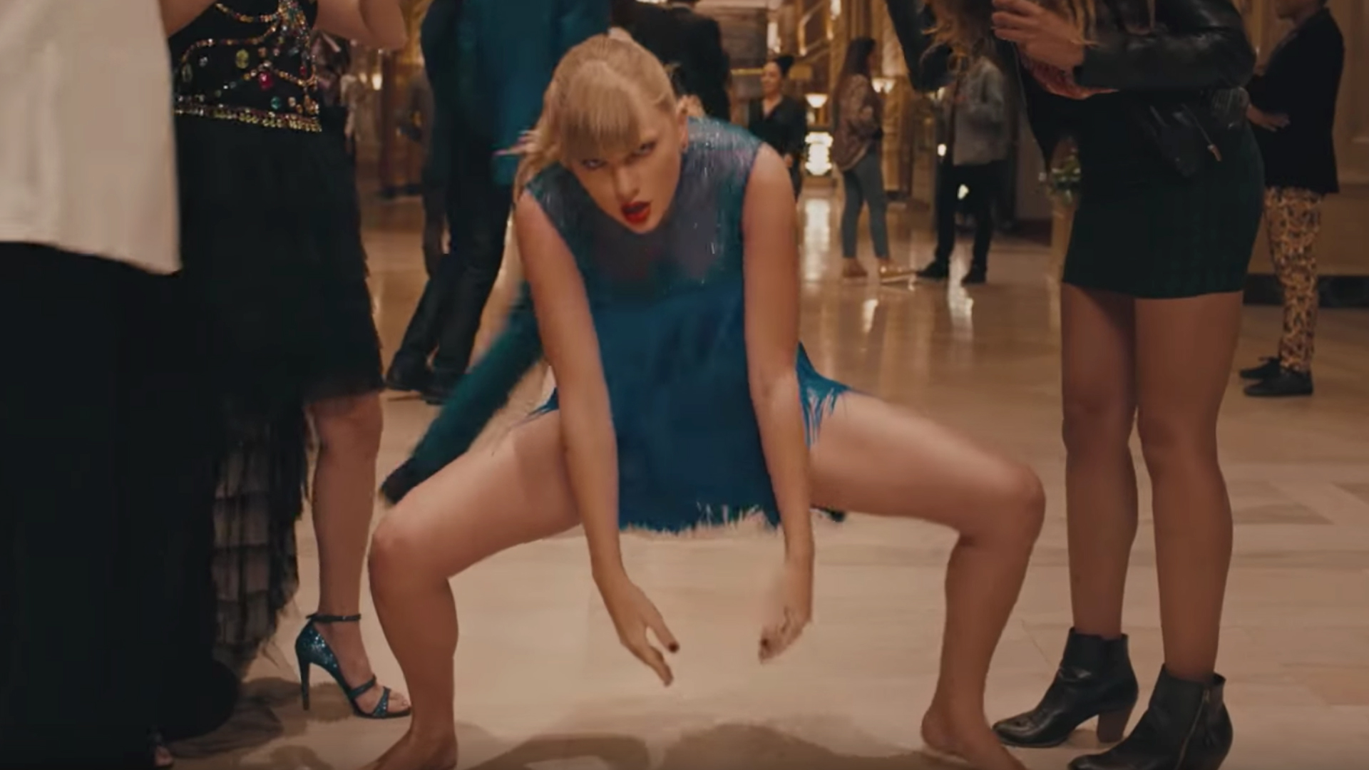 Taylor Swifts Delicate Music Video Small Details You Missed 