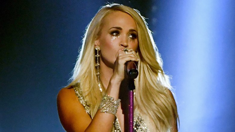 Carrie Underwood Makes Musical Comeback At 2018 ACM Awards Following Fall